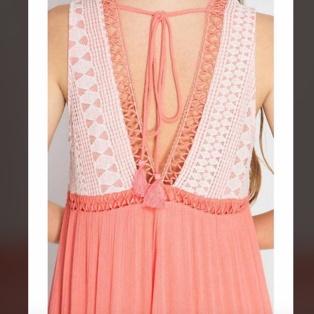 V neck dress with lace - Picture 2 of 7